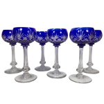 SAINT LOUIS - Conjunto de seis taças de cristal double azul. França. Circa 1910. 17 cm.