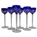 SAINT LOUIS - Conjunto de seis taças de cristal double azul. Haste lisa e pés circulares. França. Circa 1910. 16.5 cm