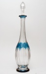 SAINT LOUIS - Licoreiro em cristal, ornamentado em facetas de "overlay" azul sobre translucido. França. Séc. XX. 47 cm.