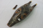 Máscara Africana (Madeira) - Apresenta dois chifres quebrados nas pontas. Mede cerca de 40 centímetros.