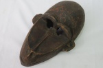 Máscara Africana (Madeira), com o rosto de um macaco. Mede cerca de 29 centímetros.