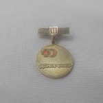 7. Medalha Soviética de Doador de Sangue, Cruz Vermelha. Período da Guerra Fria. Traz a marca do fabricante no verso.