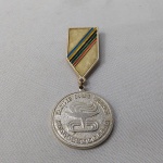19. Belíssima medalha Soviética da Extinta URSS, competição esportiva. Imagem de Tocha Olímpica. Traz a marca do fabricante no verso.
