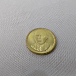 36. Reprodução banhada a Ouro de moeda da URSS, 1949, busto de LÊNIN. Mede 25mm. Esta peça se trata de uma réplica.