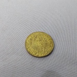 42. Reprodução banhada a Ouro de antiga moeda da Suíça. Esta peça se trata de uma réplica.