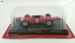 Miniatura Ferrari 156 F1 – 1961 – Phil Hill – escala 1/43 - usada, muito bem conservada, na embalagem.