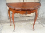 Mesa console  com gaveta estilo  Chipandelle, possibilidade de uso aberta ( no formato circular) ou fechada (meia lua).  (desgastes)fechada 80 x1,00 x50   cm / aberta 80 x1,00x 1,00 m