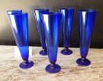 Conjunto com seis  belíssimas taças altas  na cor azul cobalto. alt 23 cm