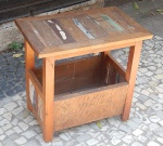 Mesa baixa auxiliar. (desgastes) 55 x57 x36 cm