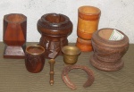 Lote com 07 itens diversos em madeira e metal. (desgastes)