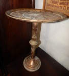Mesa turca de centro  inteiramente em metal gravado. (desgastes)