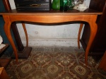 Mesa retangular em madeira. (desgastes)