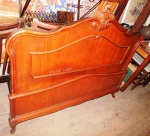 Cama chipandelle  casal com estrado e laterais . (desgastes)