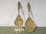 Lote com duas peças decorativas em bronze. (desgastes) med. 34 cm