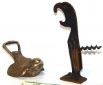 Lote com duas peças em metal: abridores de garrafas.