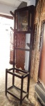 Chapeleiro em madeira com porta pingos em metal . (desgastes) 1,64 x44x22 cm