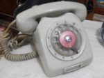 Telefone com discador giratório. (não testado)