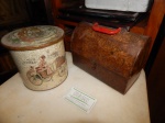Lote com 02 latas. (desgastes)