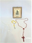 Lote de 3 terços e quadro sacro