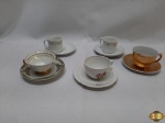 Lote composto de 5 xícaras de café em porcelana, modelos diversos.
