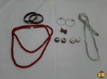 Lote de Bijuterias. Composto por 2 pulseiras, 2  colares, 4 pares de brincos.  Peças lindas para completar seu look  e bem conservadas.