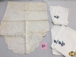 Lote de 7  paninhos de cozinha em linho . Lote em ótimo estado de conservação com saquinho para guardar utensílios de cozinha  + 6 guardanapos de pano medindo 22 X 22 CM.