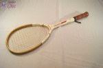 Antiga raquete de tênis em madeira Mizuno Davis Cup