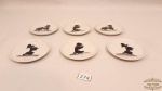 6 Descansos de copos porcelana  decorados com cachorros .Medidas: 8,5 cm de diâmetro.