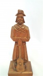 Escultura em madeira representando gaucho . MEDIDA 15 cm de altura