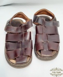 Sandalia Masculina em couro MR. Cat . Tamanho 42