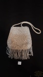 Pequena Bolsa de Festas Com  Miçanga Cor Cinza. Medidas: 14,5 comprimento x 14 largura alça 24 cm comprimento.
