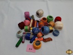 Lote com diversas linhas para bordado.