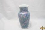 Vaso floreira em porcelana floral. Medindo 24,5cm de altura.