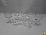 Jogo de 5 taças de vinho e 4 taças de licor em cristal incolor. Medindo as taças de vinho 13,5cm de altura.