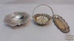 Lote com 3 peças diverças em prata 90Medidas: bandeja redonda 14cm de diametro, fruteira 19cm diametro e 6cm de altura ,travessa oval 22cm de comprimento e 10cm de largura .