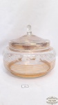 Compoteira com tampa em  cristal   decorada  com frisos dourados. medida 12 cm de altura sem tampa, ,15 cm de diametro