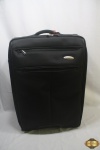 Mala de viagem grande da Samsonite com rodizio. Medindo 70cm de altura x 48cm de largura x 28cm de profundidade. O fecho frontal está quebrado e possui um pequeno rasgo na base.