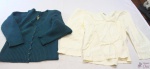 Lote de roupas Femininas. Sendo 1 casaquinho de linha, e uma blusa bordada  tamanho P