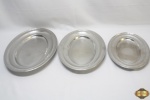 Lote composto de 3 travessas ovais rasas em aço inox Fracalanza. Medindo 42cm; 36,5cm; 31,5cm de comprimento respectivamente.