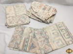 Jogo de Lençol casal 4 peças. Lote composto por 2 fronhas medindo: 70 X 50 CM, 1 lençol de elástico e 1 lençol superior medindo:  240 X 200 CM. Peças 100% algodão e em perfeito estado de conservação.