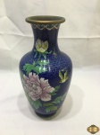 Vaso floreira bojuda em bronze esmaltado clossone. Medindo 26,5cm de altura.