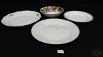Lote 3 Pratos e 1 Bowl em Porcelana Decorada.Medidas : 24 cm diâmetro maior , 16 cm diâmetro e 4 cm altura menor .