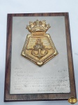 Placa comemorativa da Marinha Tamandaré com dedicatória. Medindo 21cm x 15,5cm.