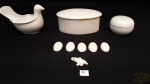 Miscelania 7 peças em porcelana branca, sendo caixas , castiçal . medida da caixa maior 5 cm x 9 cm, caastiçal 7 cm de altura