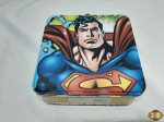 Lancheira infantil da Superman em latão, original da DC Comics. Medindo 19,5cm x 19,5cm x 8,5cm de profundidade.