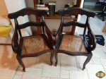 Par de cadeiras mineiras com assento em palhinha e armação em madeira nobre. Medindo 52cm de largura x 88cm de altura do encosto. Retirada em Ipanema.