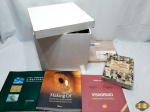 Lote composto de 5 livros e uma caixa organizadora em madeira. Medindo 30cm x 30cm x 28cm de altura.