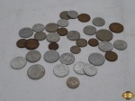 Lote com varias moedas diversas para colecionador.