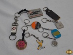 Lote de diversos chaveiros para colecionador.