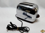 Torradeira ToastMaster, modelo 1B12. 120v-10A.